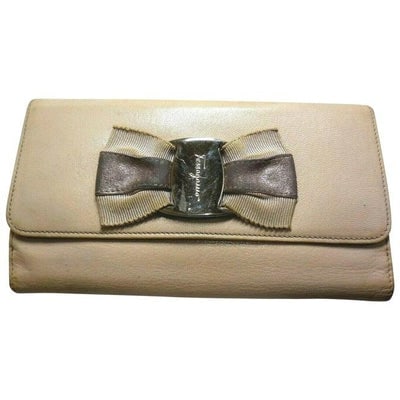 Salvatore Ferragamo Pale Pink And Taupe Vara Bow Continental Wallet: For sale is a unique, Salvatore Ferragamo, large, pale pink leather with a pink grosgrain ribbon and taupe leather and chrome Vara accent bow, bi-fold style, checkbook size wallet with lots of room an