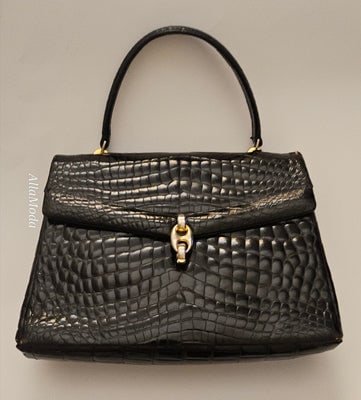 Gucci RARE 1960's black crocodile leather Kelly purse with Gucci link clasp: For sale is a Gucci, rare, 1960's mod, AMAZING, glossy black crocodile leather, envelope top, accordion bottom, structured, Kelly style purse with a fabulous gold Gucci link clasp & gold hardware!