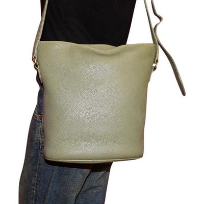 Coach Vintage Pursesdesigner Purses Sage Green Buttery Soft Leather And Brass Hardware Cross Body Ba: For sale is a fabulous vintage Coach Sonoma leather cross-body bucket tote. This bag is constructed with thick supple pebbled leather in a pretty sage green with brass toned hardware. Bags from the So