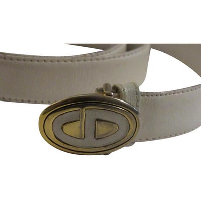 Dior Whitegold Leather With Cd Logo Buckle Belt: For sale is a Christian Dior, 'Teddy- D' style, white leather belt with a gold oval buckle, the 'CD' logo in white enamel, a hook that slides into a hole in the leather to secure it, and five holes