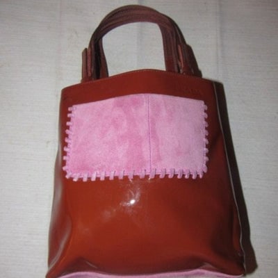 Prada Vintage Red Patent Leather And Pink Suede Petite Whipstitched Tote Bag: For sale is a Prada, red patent leather, two handle, multiple compartment, petite satchel or tote style bag with whip-stitched, pink suede pockets, a footed bottom, and lots of room! This is a great l