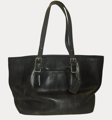 Coach black leather Legacy Market Tote: For sale is a classic Coach black leather Legacy Market Tote from 2002, a timeless piece that exemplifies the brand's commitment to quality craftsmanship.This vintage tote features supple black leathe