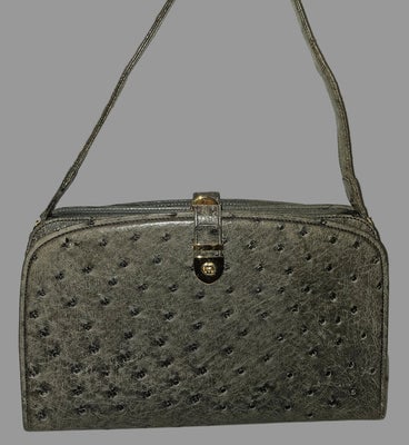 Gucci grey ostrich leather early two way multicompartment purse: For sale is an exquisite Gucci grey ostrich leather early two way multicompartment purse, a timeless vintage piece that combines luxury craftsmanship with practical elegance.This sophisticated bag fea