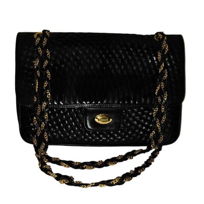 Bally black quilted leather large shoulder bag w chain strap: For sale is a vintage, unique, AMAZING, Bally, diamond design, quilted black leather, two-way style- clutch, cross body, or shoulder purse with bold, gold accents, multiple compartments, a removable a