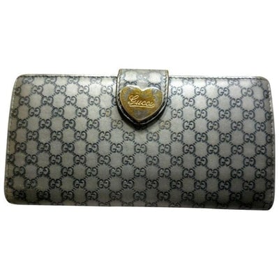 Gucci Microguccissima Silver Leather Xl Continental Wallet: For sale is a Gucci, silver leather, XL size, wallet with an embossed Micro Guccissima design, gold heart accent with 'Gucci' engraved, change purse, checkbook holder, and lots of card slots! This pra