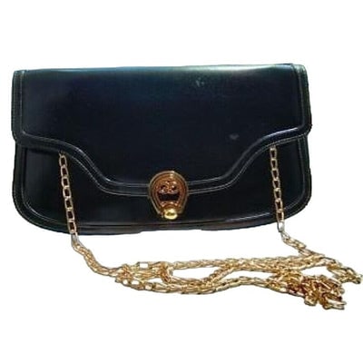 Gucci black leather two-way bag w enamel GG clasp & chain strap: For sale is a vintage Gucci black leather two- way purse with an enamel GG clasp, removable gold chain strap, & a great day to night look! Inside, there is one main compartment with pockets. The p