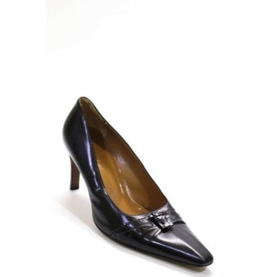 Gucci Black Leather Pointed Toe Tassel Pumps: For sale is a pair of GUCCI, size 9.5B, black leather, 3.5" heels with pointier toes, wood look heels, and tassels, perforated, and equestrian accents at the toes! These heels by Gucci create a perfec