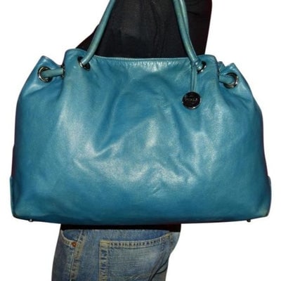 Vintage FURLA Teal Blue Leather XL Tote: For sale is a fun, FURLA, teal blue leather, extra- large, shoulder bucket ring tote bag! It was constructed with lovely soft and supple leather in a great muted teal blue color and it has a chic, cla