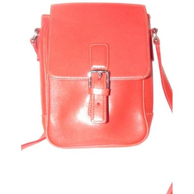 Coach Willis Vintage Two Way Satchelcross Bodyshoulder Purse Buttery Soft Red Colored Leather Satche: For sale is a lovely, Coach 'Willis', satchel style, cross body, or shoulder bag with an envelope top, magnetic snap/buckle closure, chrome hardware, and a removable shoulder pad on the strap! The thi