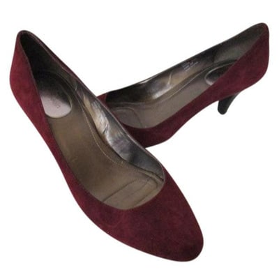 Calvin Klein Burgundy Wine Suede Rounded Pumps Size Us: Classy rich burgundy suede finish pumps - to dress up - or, down! - have rounded toe and 2.5 inch black heels. Signature bronze padded insoles. All measurements are approximate.