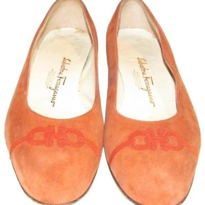 Salvatore Ferragamo Orange Suede Flats With Red Embroidered Gancini Accents At The Toe: For sale is a pair of rare, Salvatore Ferragamo, orange suede, size 7.5B, ballet flats with red embroidered Gancini accents at the toes! These are rare shoes from Ferragamo that create the perfect, mo