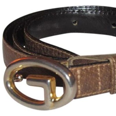 Gucci Vintage Brown Leather Belt w Gold GG Logo Buckle: Gucci, vintage, brown leather, belt with a gold, open center, oval Gucci G logo buckle with a hook that slides into a hole to secure! The belt is .75" wide in a medium brown leather. It has holes that