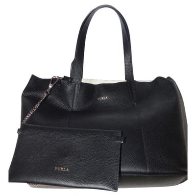Fabulous, NWT, XL, Furla tote bag with a matching, wallet/organizer that is attached by a chrome: For sale is a fabulous, NWT, XL, Furla tote bag with a chained, matching, wallet/organizer! This XL tote is regularly $700-$900 and in new, unused condition. This is a piece that is perfect for everyd