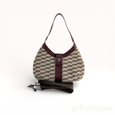 Balenciaga brown logo print on ivory canvas & brown leather vintage hobo: Discover an exceptional piece of luxury vintage fashion with this Balenciaga brown logo print hobo bag, a stunning example of early 2000s designer craftsmanship. Featuring a striking contrast between 