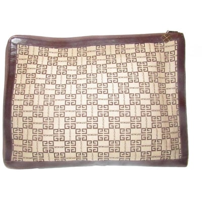 Vintage Givenchy, XL expandable clutch/laptop bag made with brown Givenchy logo print on beige: DIRECTLY FROM SICILY! For sale is a vintage Givenchy, XL expandable clutch/laptop bag made with brown Givenchy logo print on beige canvas and brown leather with a logo zipper fob, gold hardware i