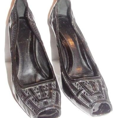 Fendi Glossy Black Leather Open Toe Pumps W Woven Mesh Trim Accents: For sale is a pair of Fendi, size 35.5 EU/US 5.5B, glossy black leather heels with a woven design, mesh trim, open toes, and 3.5" high stiletto heels! These are the perfect black heels for you by Fend