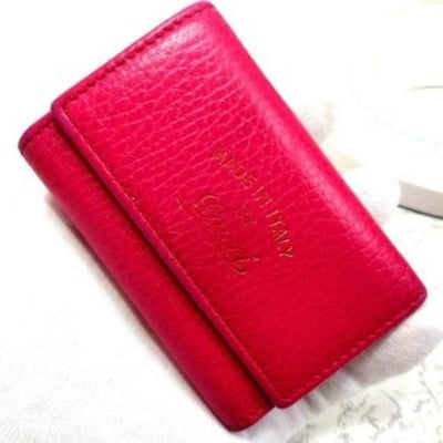 Gucci Hot Pink Leather Key Holders & Wallet: Gucci, buttery hot pink leather, snap close, tri-fold, key holder/card holder, mini- wallet; with gold accents, slots for your cards, and six rings to hold your keys! Down the center on the front are 