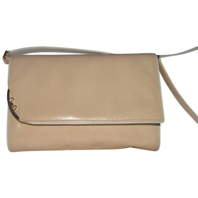 Gucci Clutch Sylvie Vintage Two Way Purse Gold Gg And Accent Buttery Soft Glossy Tan And White: ONE OF A KIND! For sale is a vintage, GUCCI, 1960's, beige or tan colored, buttery soft glossy leather, envelope top, two-way-shoulder bag or clutch style purse with glossy white leather accents a rem