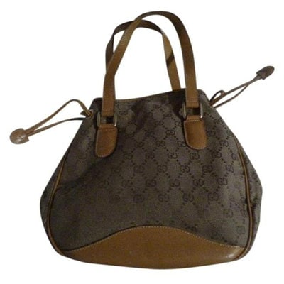 Gucci Vintage Shades Of Brown Canvas And Leather Satchel: For sale is a Gucci, latte colored large G logo print canvas and camel leather, drawstring top, bucket shape, two-way, handheld, shoulder, or cross body bag with a removable strap and snap top closure