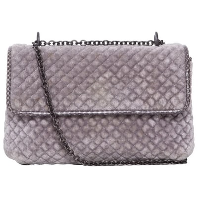 Bottega Veneta smokey purple velvet mini two-way with a chain strap: Discover timeless luxury with this exquisite Bottega Veneta mini crossbody, a sophisticated piece that seamlessly transitions from day to evening. Crafted in sumptuous smokey purple velvet, this boxy