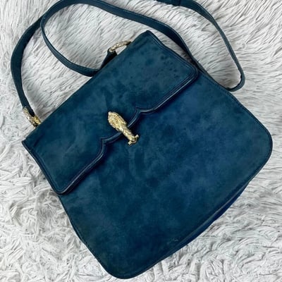 Gucci blue suede early Dionysus purse with tiger's head clasp: For sale is an iconic Gucci deep blue suede early Dionysus purse with tige r's head clasp, envelope top with a scalloped edge, muted gold engraved hardware, & multiple compartments. This is a chic