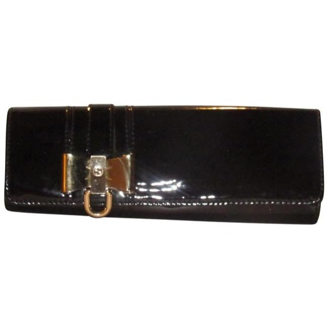 Gucci W Accent Black Patent Leathergold Bow Clutch: For sale is a rare, Gucci, Duchessa, black, glossy patent leather clutch with an envelope top, a large gold bow accent, engraved Gucci logo at the center, and with a loop to attach charms! This purse 