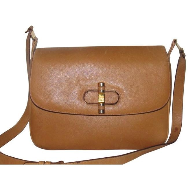 Gucci Vintage Pursesdesigner Purses Light Camel Brown Textured Leather Shoulder Bag: * For sale is an AMAZING, Gucci, 1960's mod, light camel leather, shoulder or cross body style purse with multiple compartments, an expandable bottom, two strap lengths, and gold GG logo bamboo clasp 