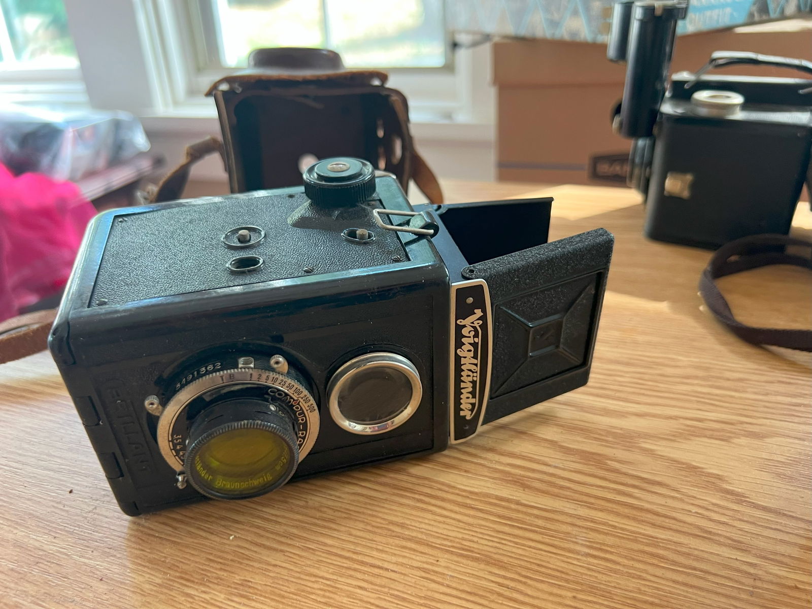 VoigtlÃ¤nder Brillant Camera (1 of 3)