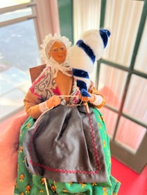 Decorative figurine