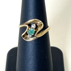 14k Gold Diamond Ring With 2 Green Emeralds size 5.5