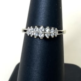 14k White Gold ring with Double Row of 14 Diamonds Size 5.75