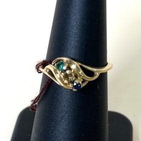 14k Yellow Gold 3 stone mothers ring size 6.75