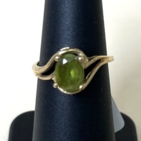 14k Yellow Gold peridot Ring size 6.25