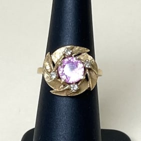 14k Yellow Gold Pink Topaz Ring In Flower Setting size 6.25