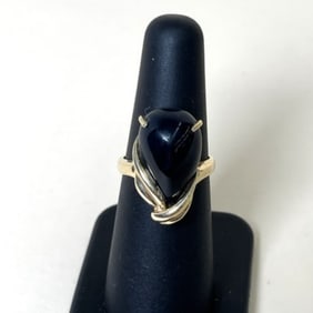 14k Yellow Gold and Onyx Ring Size 6