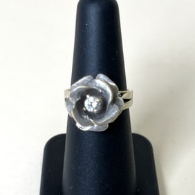 14k white Gold Diamond Ring In Flower Setting  Size 6