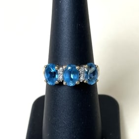 14k Yellow Gold Diamond And Blue Topaz ring Size 6.5