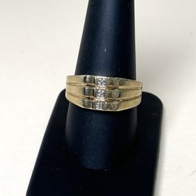 10k Yellow Gold 3 Diamond Ring