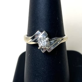 10k Diamond White Gold Ring Size 7