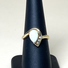 10k Diamond And Large Opal Ring Size 7