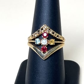 Beautiful 10k 5 stone Mothers rings In yellow gold Size 7.5