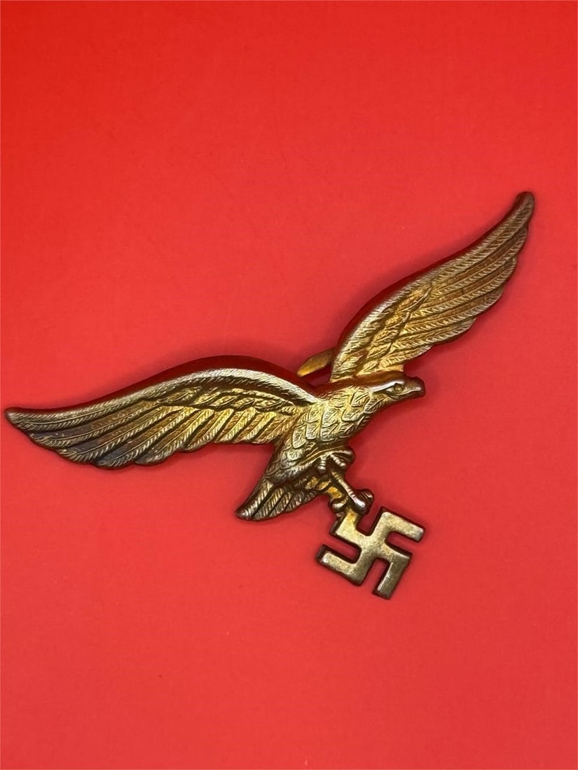 WW2 GERMAN BREAST EAGLE LUFTWAFFE BADGE: Dimensions: 1in x 2.5inAn absolutely superb example of a Luftwaffe General's Pin Back Eagle for wear on the white summer uniform. Constructed in aluminium with a gilded finish.