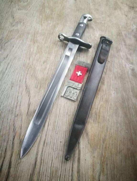 Swiss Bayonet, Scabbard by Waffenfabrik Nauhausen: Bayonet for Schmidt-Rubin M1889 first model, Switzerland in very good condition.The bayonet has given its age, very little signs of wear on the wood and the closure still works fine, in scabbard the c