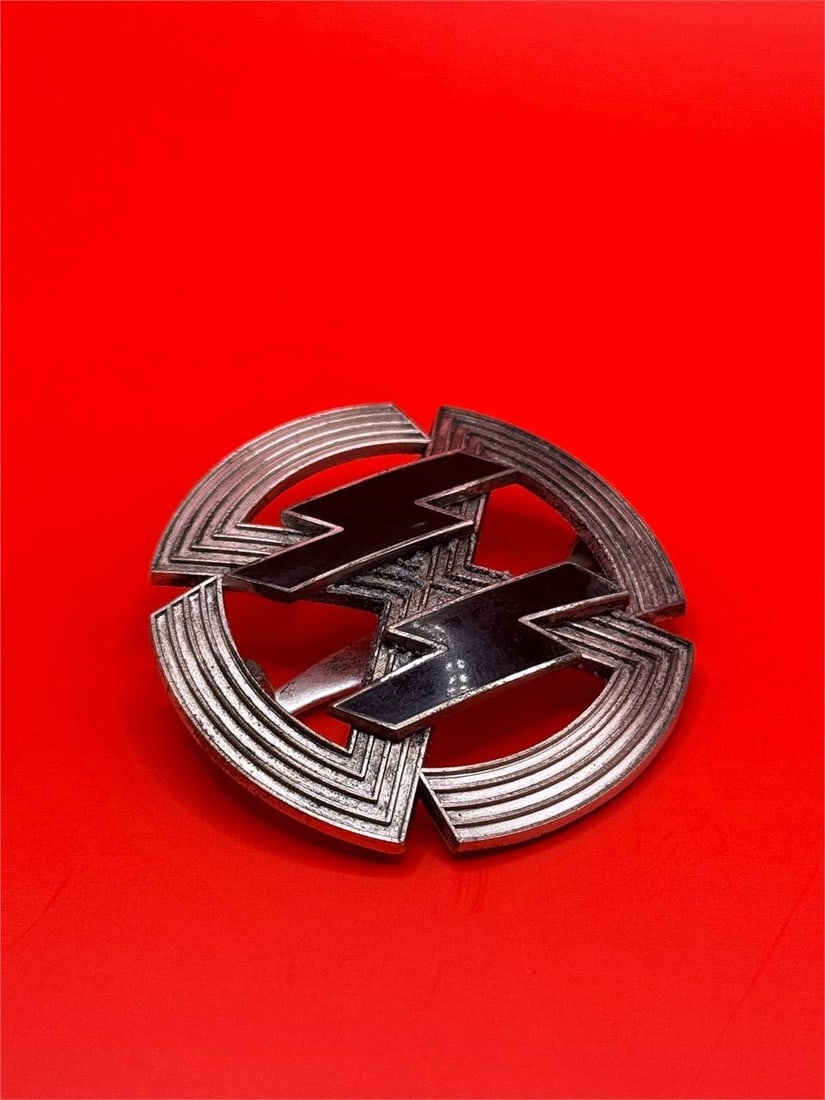 SS Proficiency Sport Badge Silver: Dimensions: 2inGermanic SS Proficiency Sports Badge, Silver Finish with enameled SS runes. Instituted by Himmler in 1943 and was awarded to non Germans for sports proficiency training.