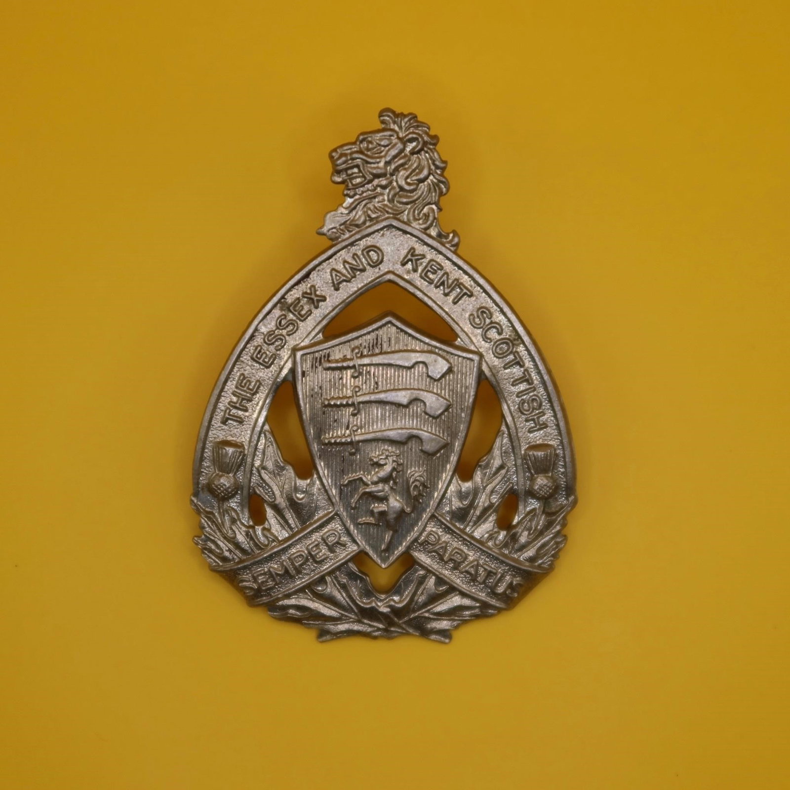 Essex and Kent Scottish Regiment Cap Badge: original WW2 Canadian Army Division / Canada Corps CEF Cap Badge Cap Badge for sale. In good condition. Please see our other items for more original WW1, WW2 & post war British military cap badges for