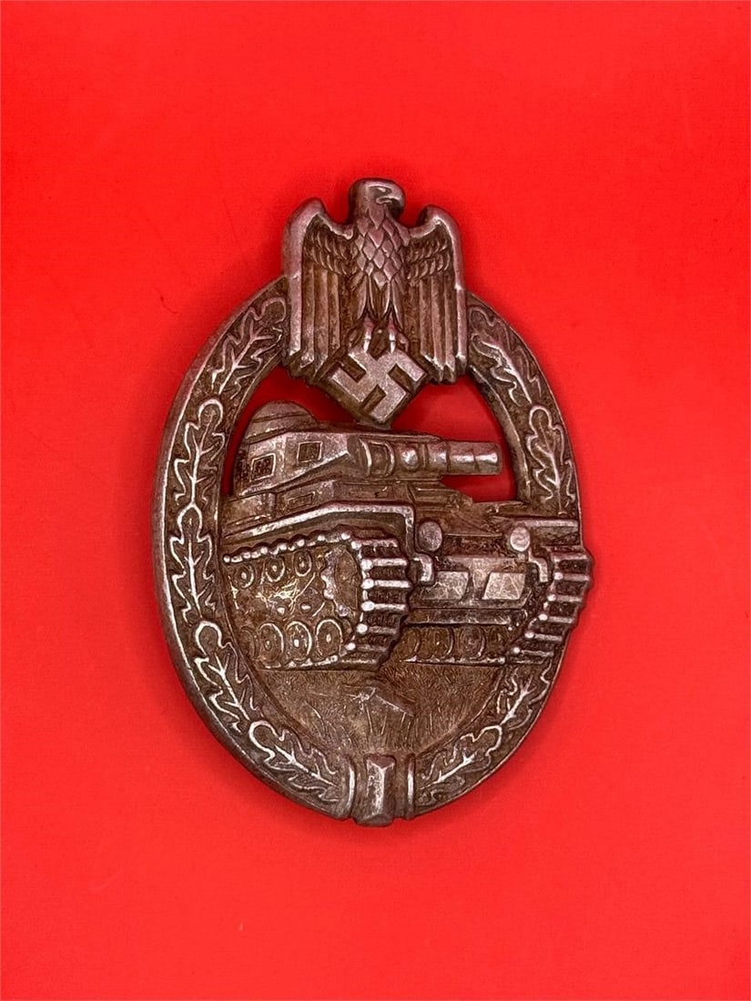 WWII German Panzer Assault Badge: Dimensions: 2.5in x 1.5inWWII German Panzer Assault Badge in Bronze Frank & Reif