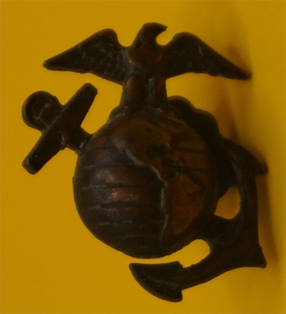 US Marine Corps Enlisted Man's Collar Ornament (1 of 2)