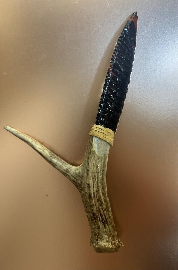Obsidian blade knife with a deer antler handle (1 of 5)