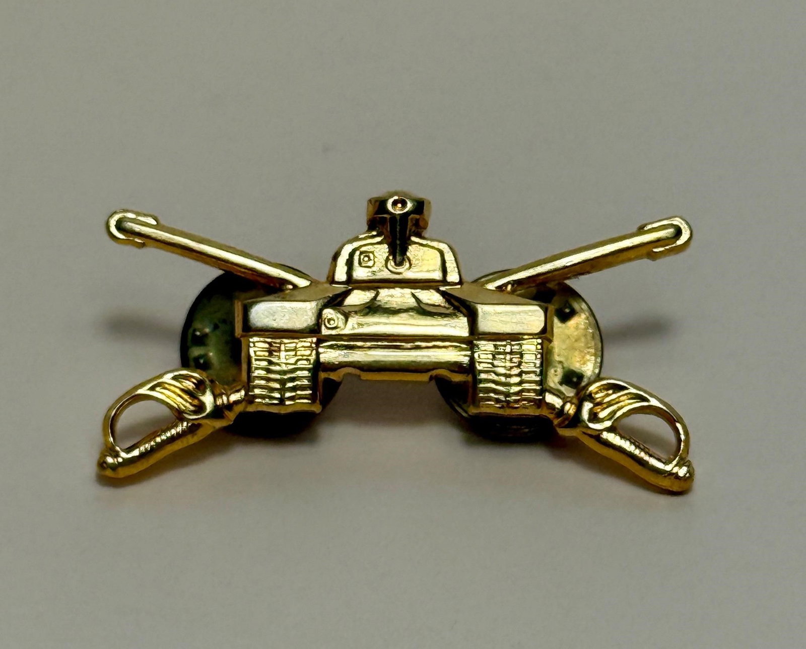 US Army Armor Branch Officer pin: U.S. Army Armor Branch Officer Insignia. This insignia is worn by officers in the Armor Branch, which includes the Army's tank and cavalry forces. Description: The insignia features a detailed tank