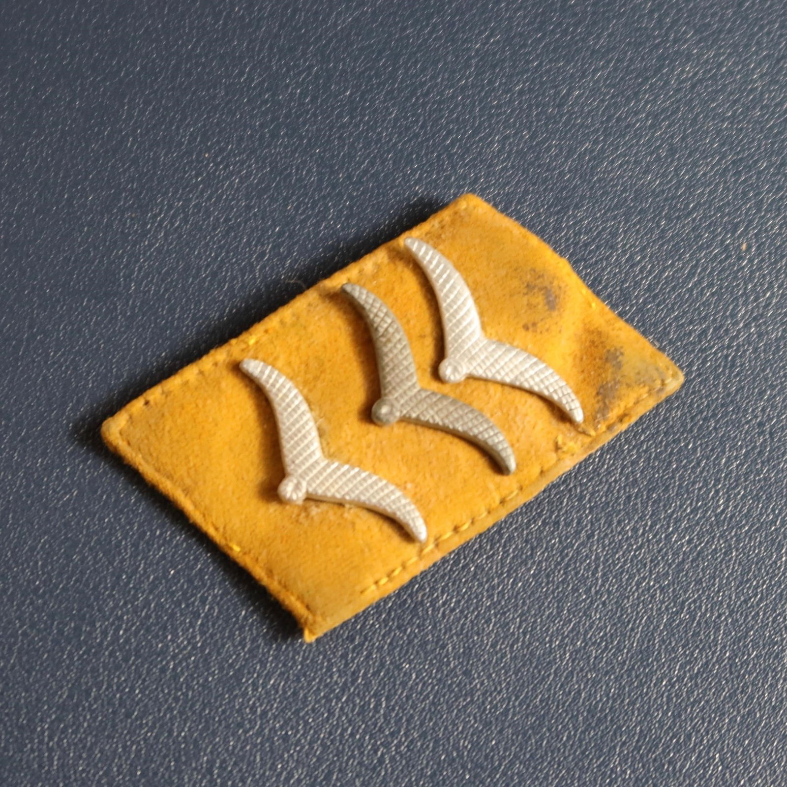 Luftwaffe Collar Tabs for Aircrew or Paratroopers: Luftwaffe collar tab for an Obergefreiter or Feldwebel of flying personnel or paratroopers, constructed of yellow felt with affixed metal rank device ("gull") denoting the wearer's rank.
